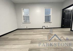 82 Orient Ave, Unit #1E, Jersey City, New Jersey 07305, 4 Bedrooms Bedrooms, ,1 BathroomBathrooms,Apartment,For Rent,Orient,3230